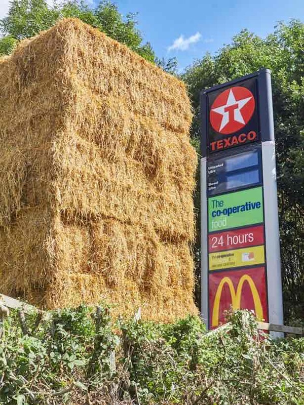Boer neemt wraak nadat McDonald's zijn bomen omhakt