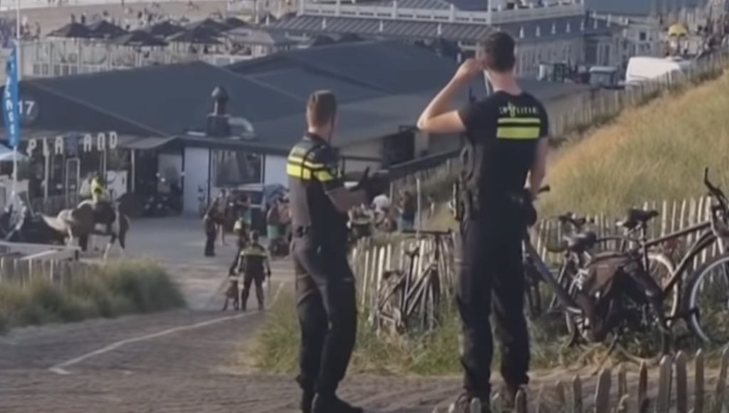 Losgeslagen jongeren plunderen supermarkt en intimideren vrouwen op Zandvoort