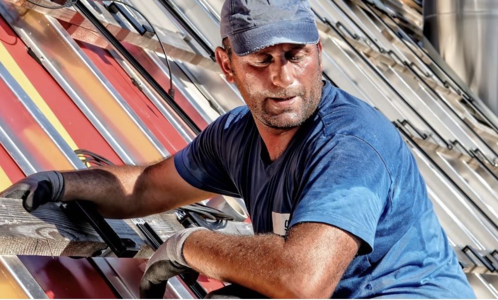 Mensen met zonnepanelen zwaar bedonderd door Vandebron