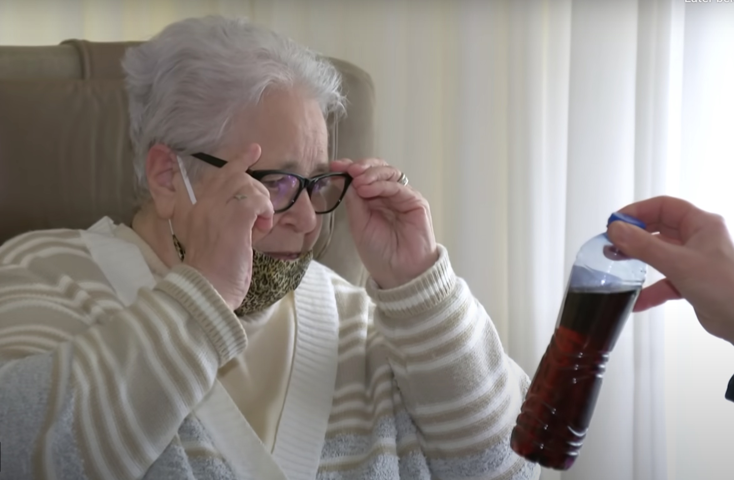 Moeder en dochter 17 jaar geen contact meer vanwege huismerk cola