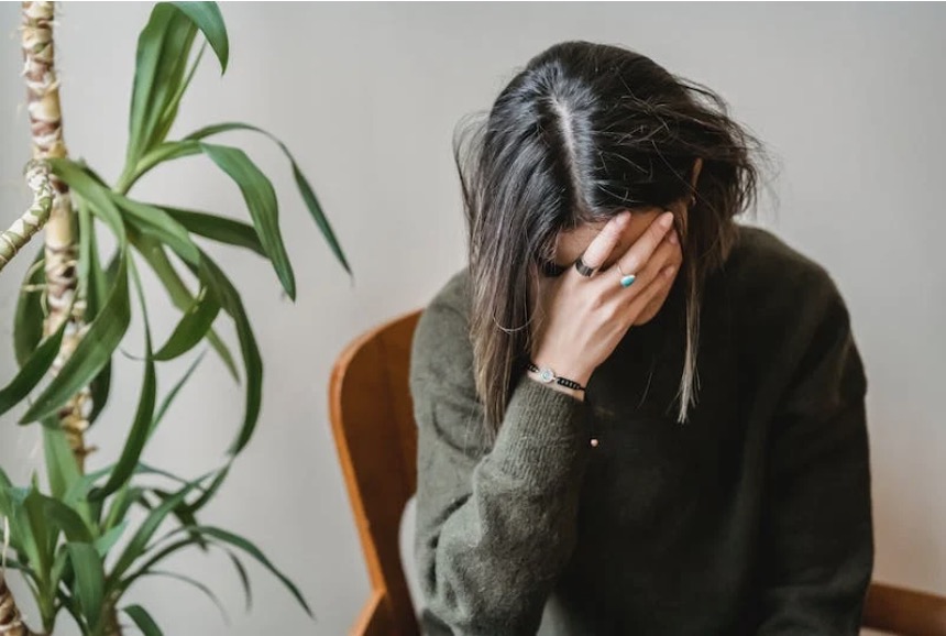 Femke (36) verbrandde de afscheidsbrief van haar vader: "Mijn moeder mag dit nooit zien!"