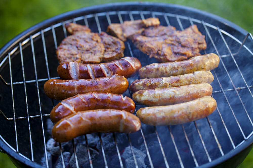 Vegan slaat door het lint vanwege barbecuegeur van buren