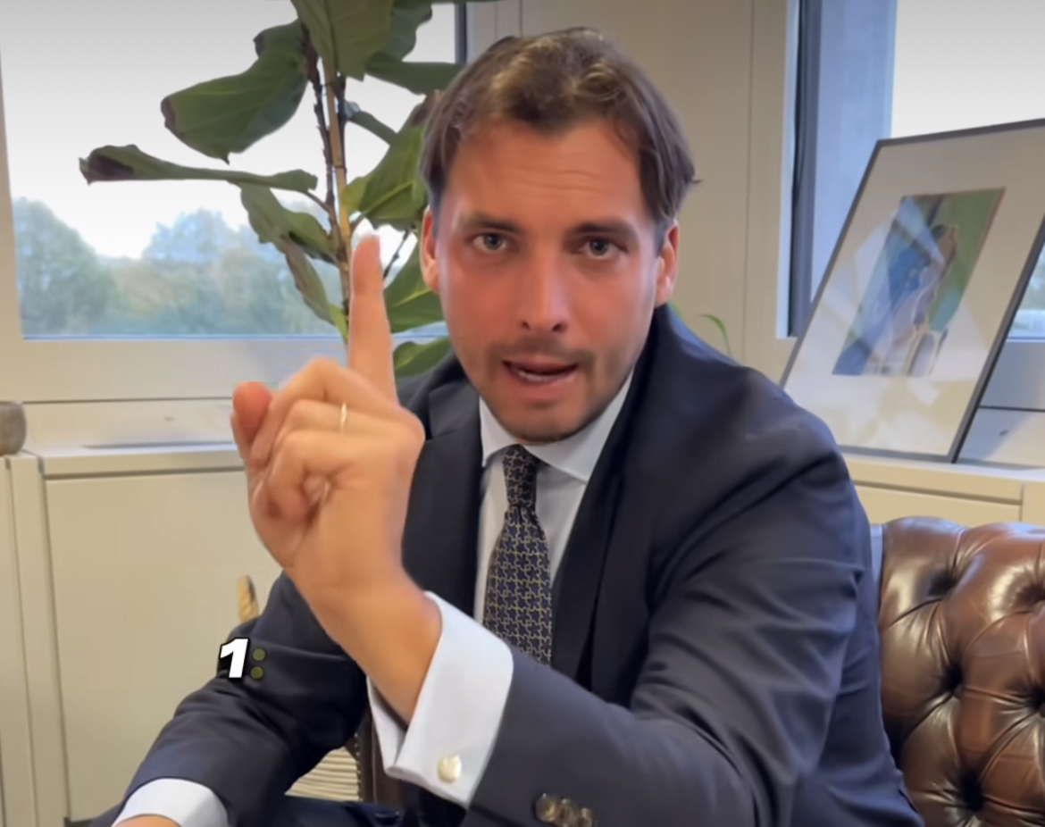 Thierry Baudet haalt uit naar non-binair persoon: "Jij bestaat helemaal niet!"