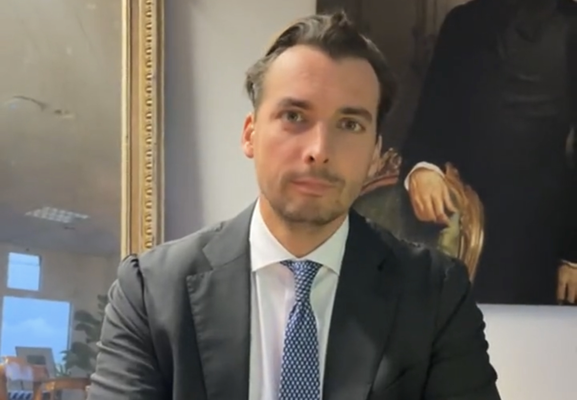 Thierry Baudet haalt uit naar non-binair persoon: "Jij bestaat helemaal niet!"