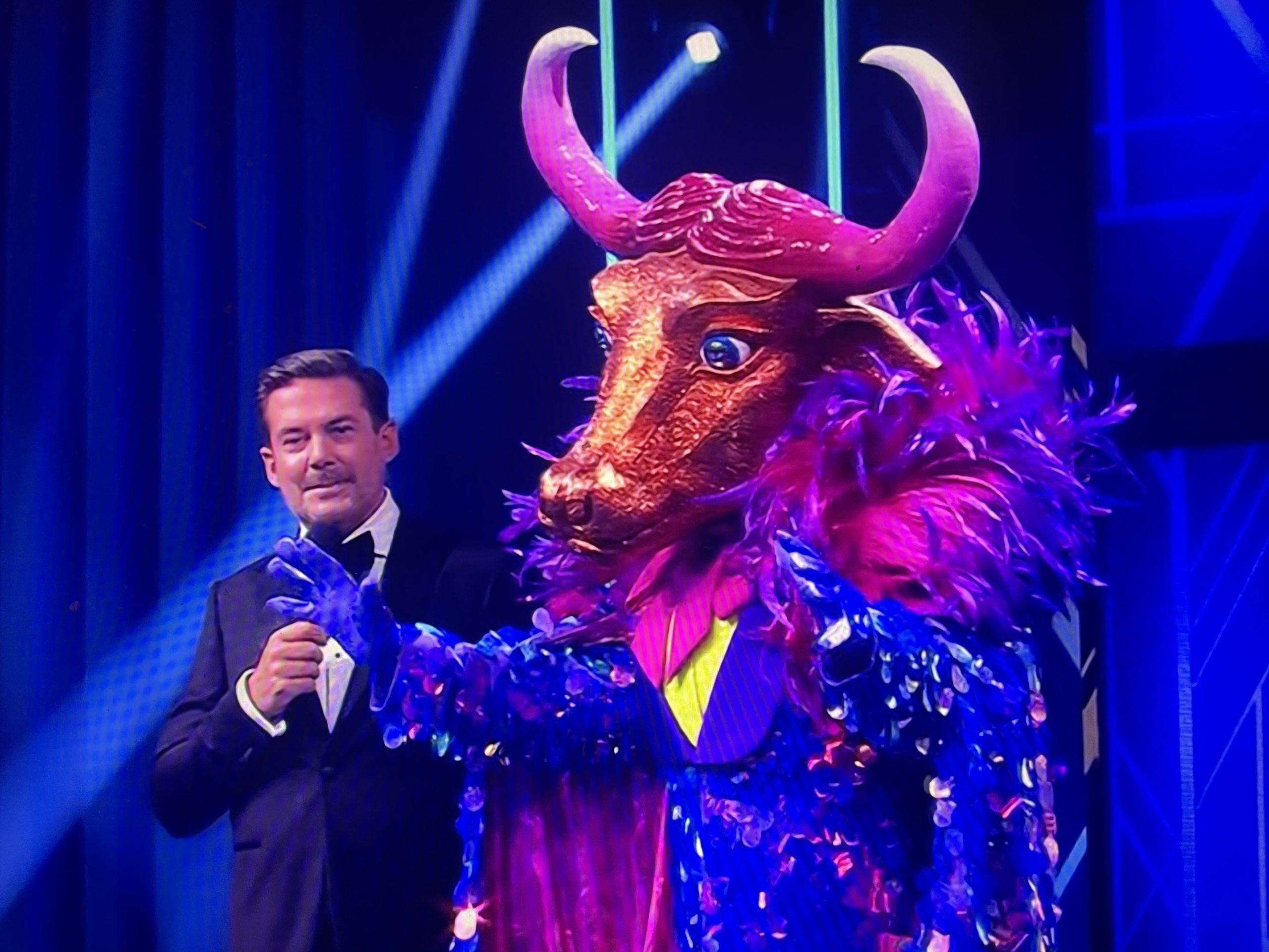 Carlo Boszhard emotioneel na bizarre onthulling The Masked Singer