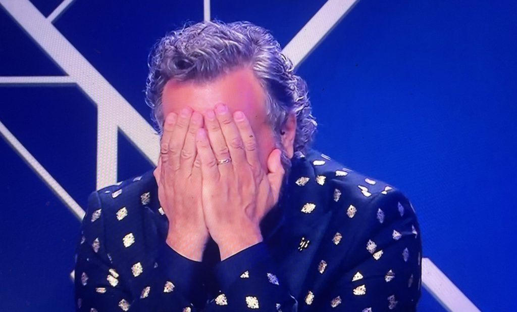 Carlo Boszhard emotioneel na bizarre onthulling The Masked Singer