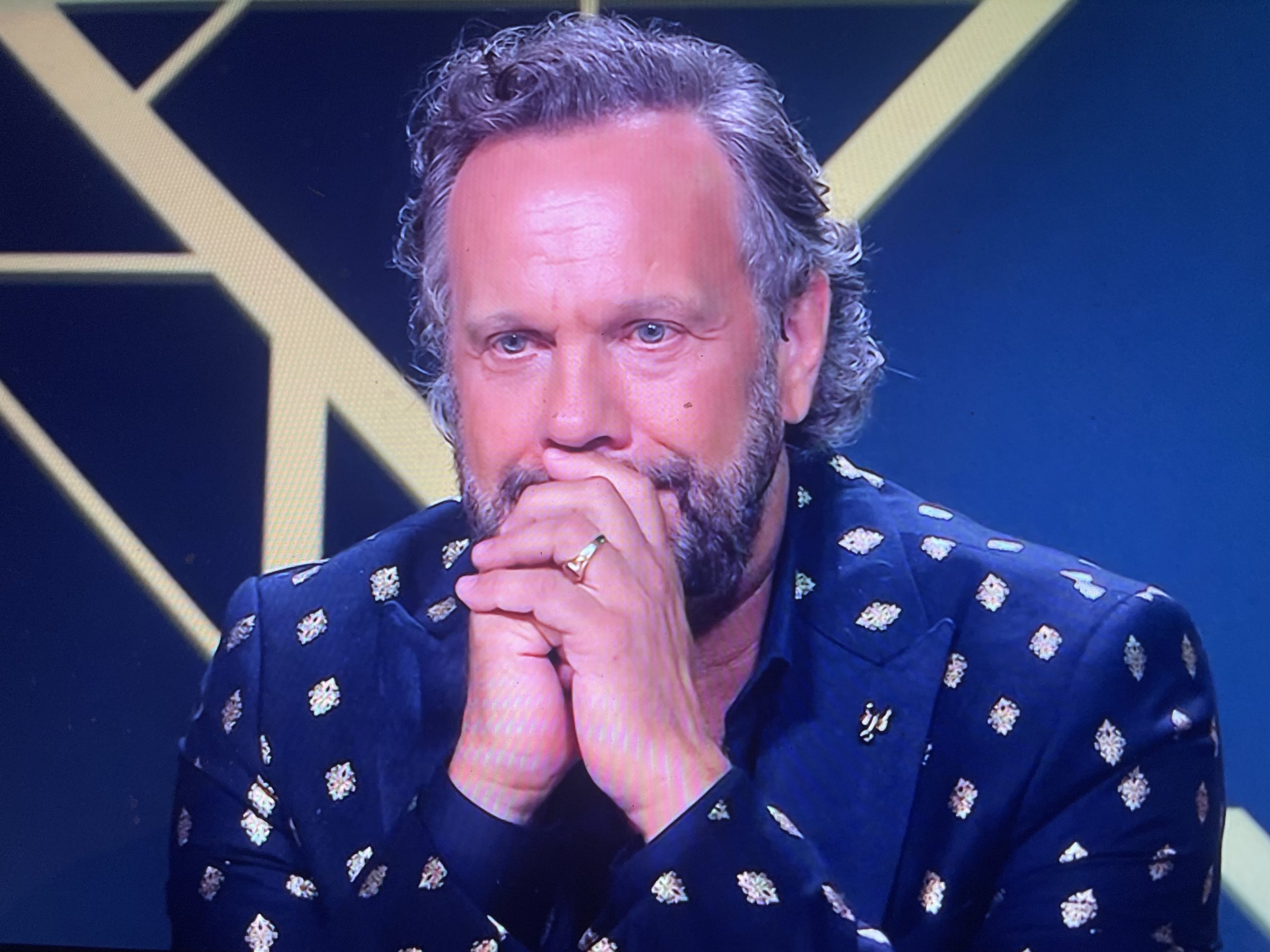 Carlo Boszhard emotioneel na bizarre onthulling The Masked Singer