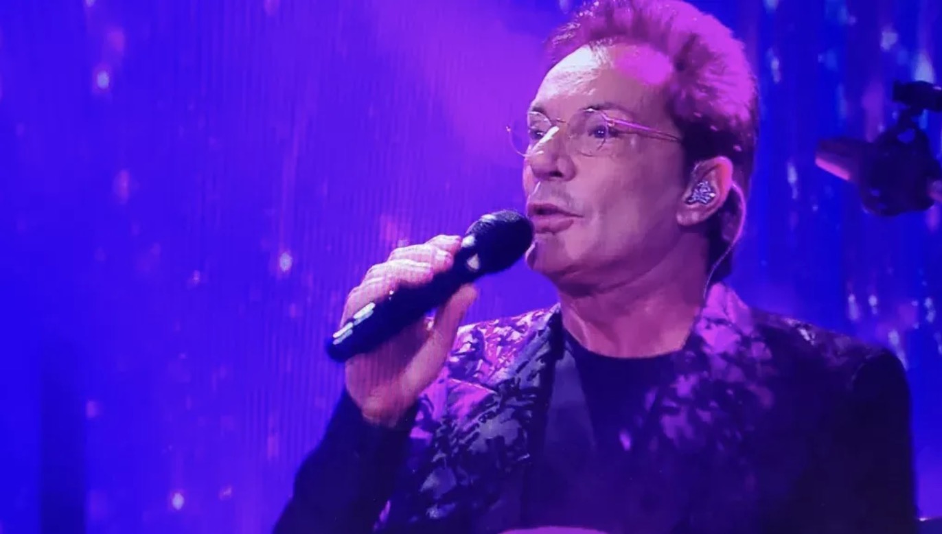 Gerard Joling diep gezonken, probeert zijn onderbroeken voor flink geld te verkopen