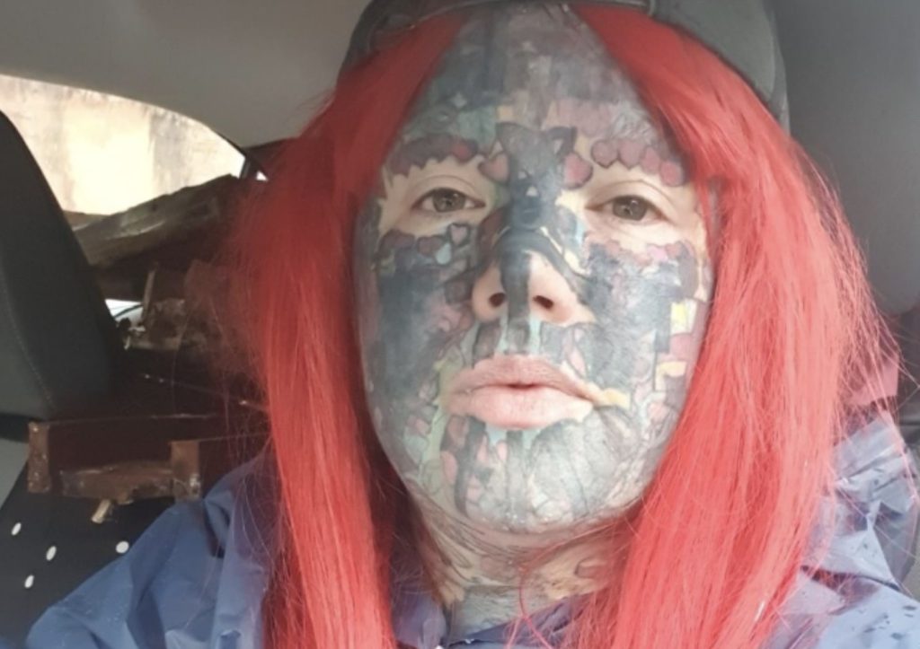 Melissa (46) is moeder van 2 en heeft 800 tattoos: "Snap niet dat ik geen baan kan vinden!"