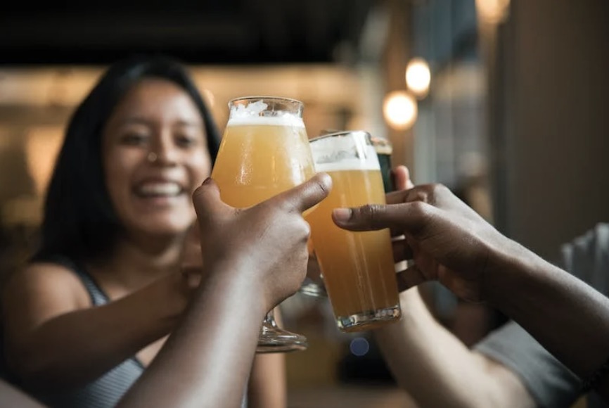 Dit kost één biertje uit een biermachine op een festival in 2024