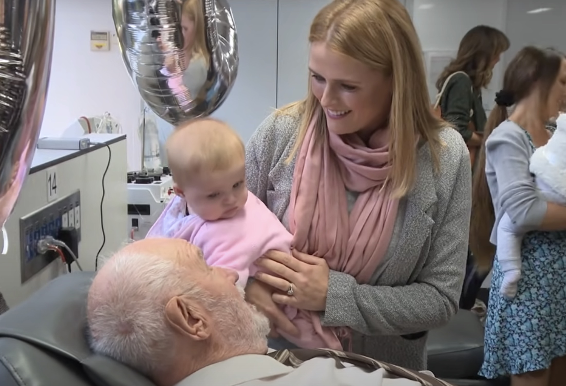 Man (87) redt leven van miljoenen baby's dankzij heldhaftige daad
