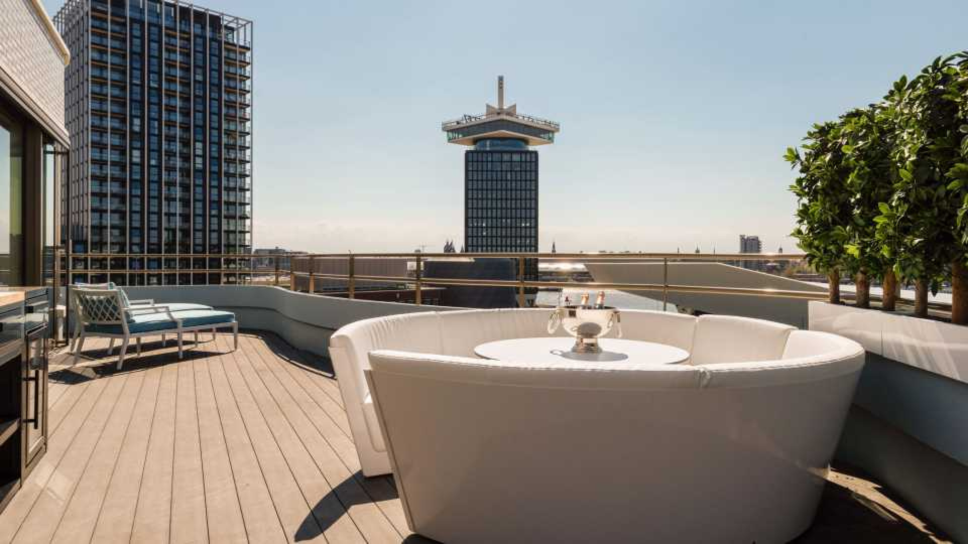 Foto's: Gordon in geldnood zet Amsterdams penthouse te koop en te huur