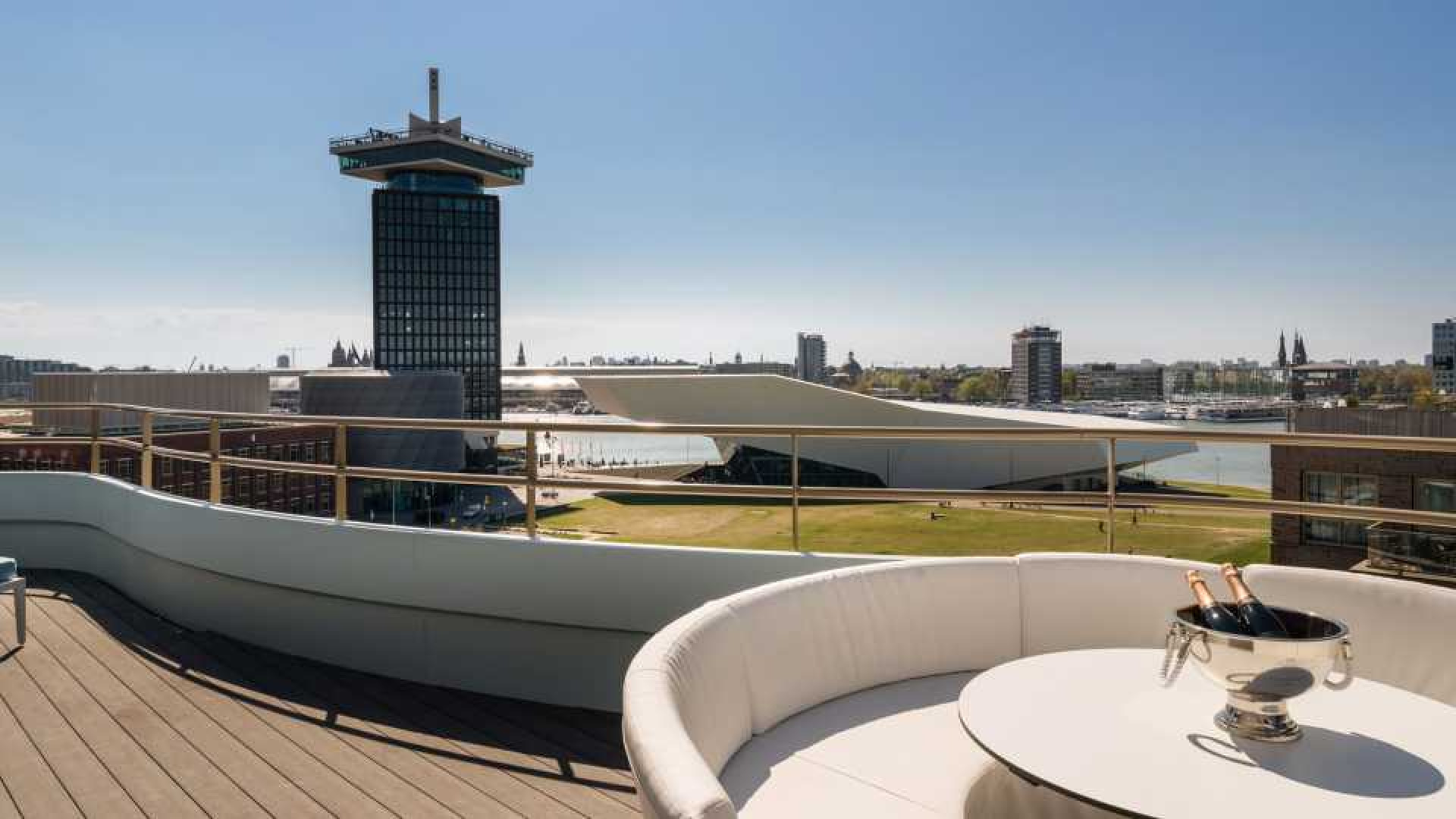 Foto's: Gordon in geldnood zet Amsterdams penthouse te koop en te huur