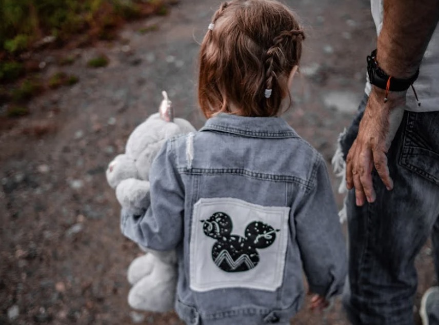 Meisje (9) verklapt geheim over vader klasgenootje, recherche doet dan gruwelijke ontdekking