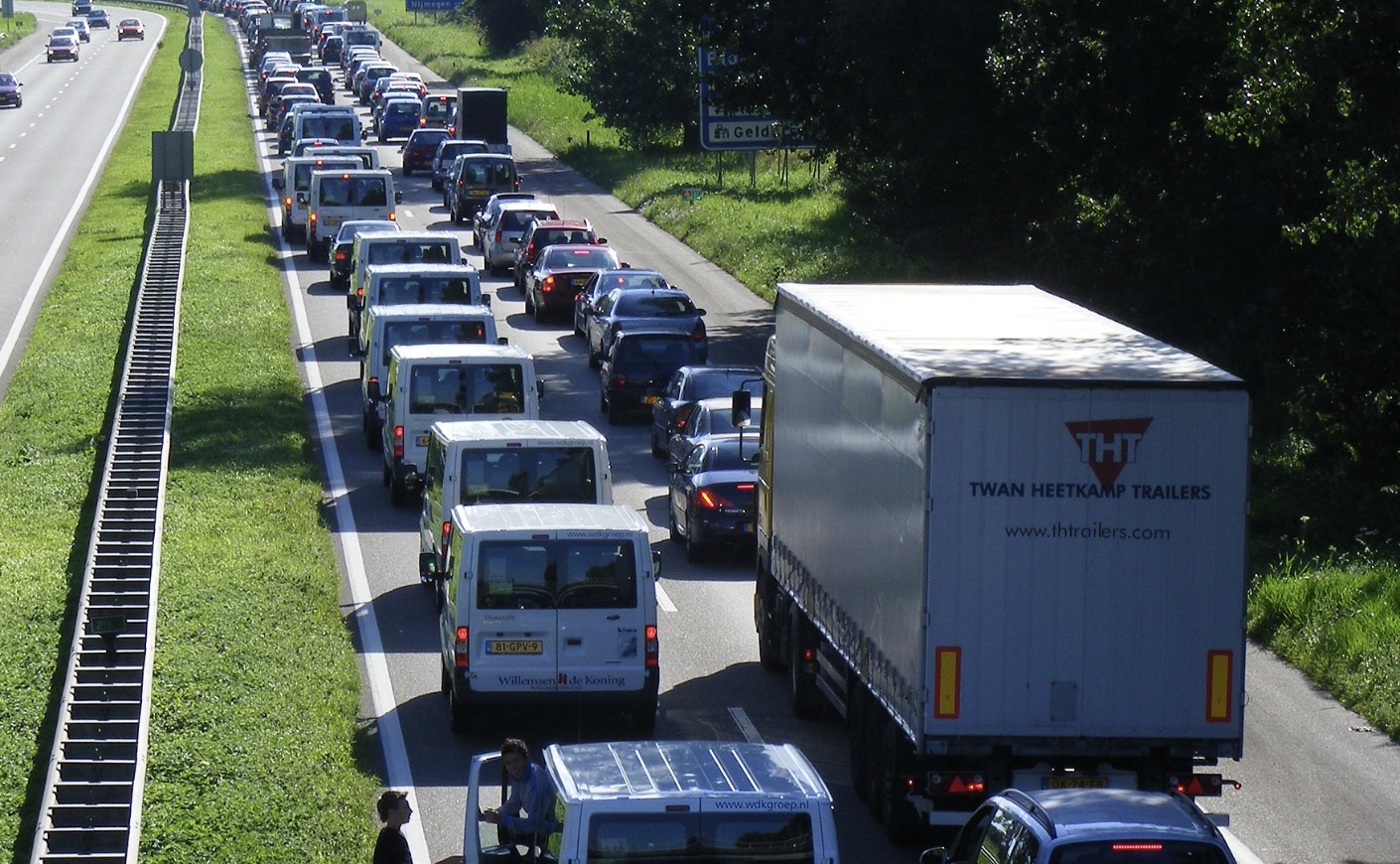 Verkeersdeskundigen onthullen: Dit is de snelste rijstrook in de file