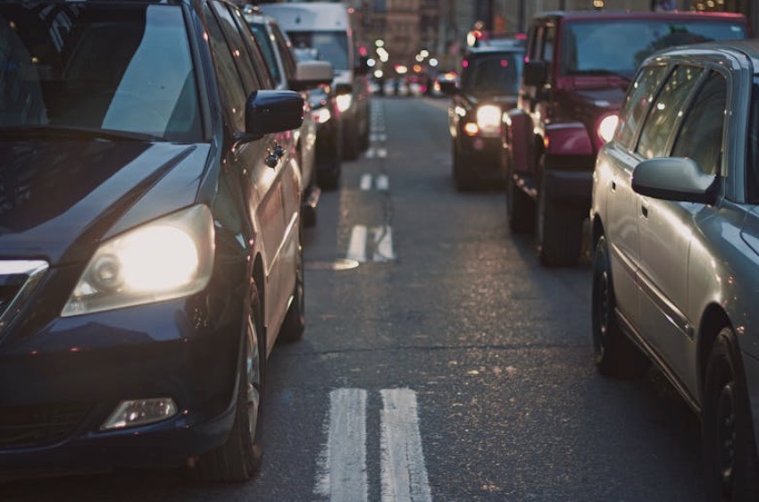 Verkeersdeskundigen onthullen: Dit is de snelste rijstrook in de file