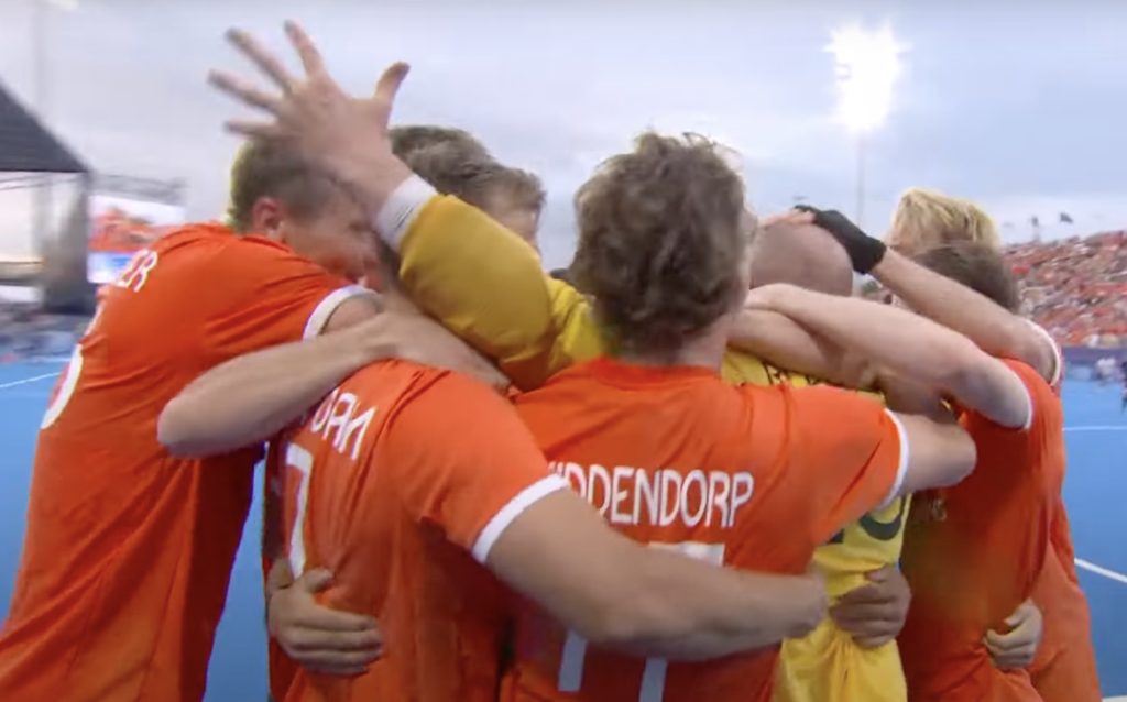 Duitse media haalt genadeloos hard uit naar Nederlands hockeyteam vanwege bizarre foto