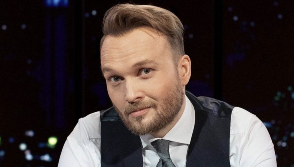 Ongekend salaris voor Arjen Lubach bij RTL: Verdiensten bereiken miljoenen!