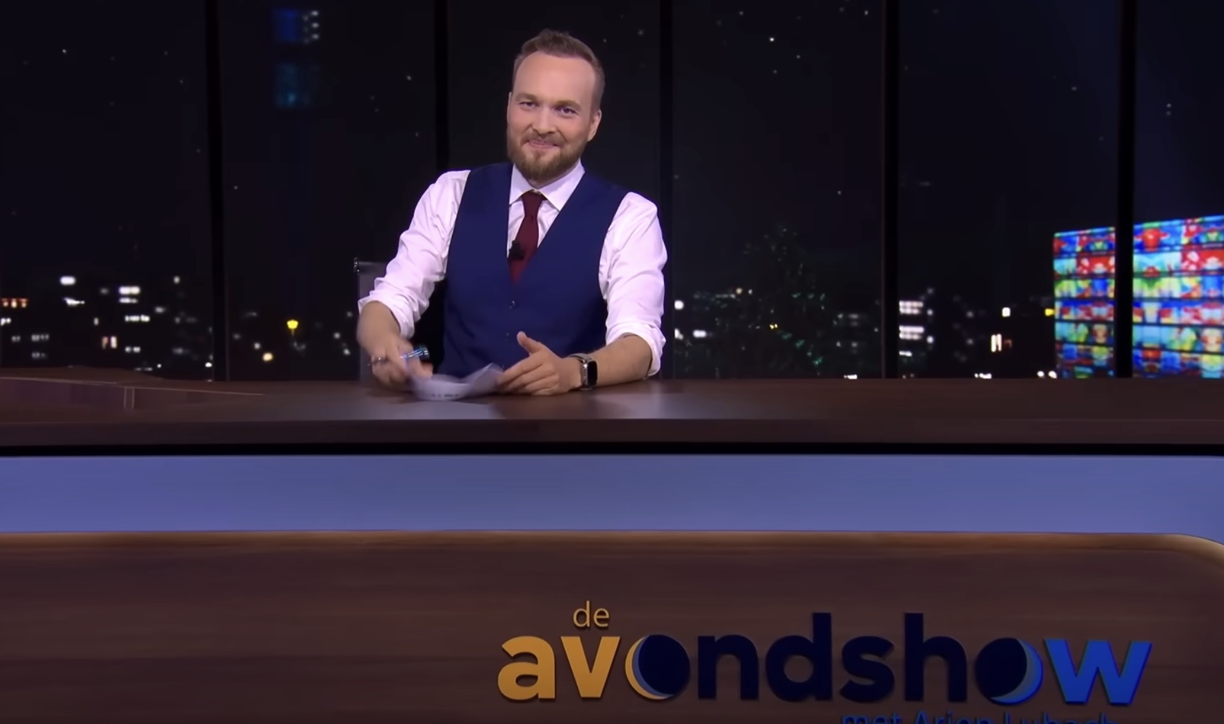 Ongekend salaris voor Arjen Lubach bij RTL: Verdiensten bereiken miljoenen!