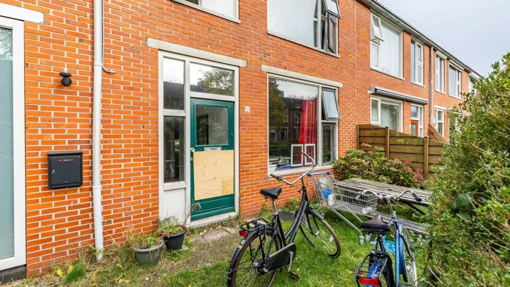 Groningse Funda-woning heeft de pikante foto's nog aan de muur hangen