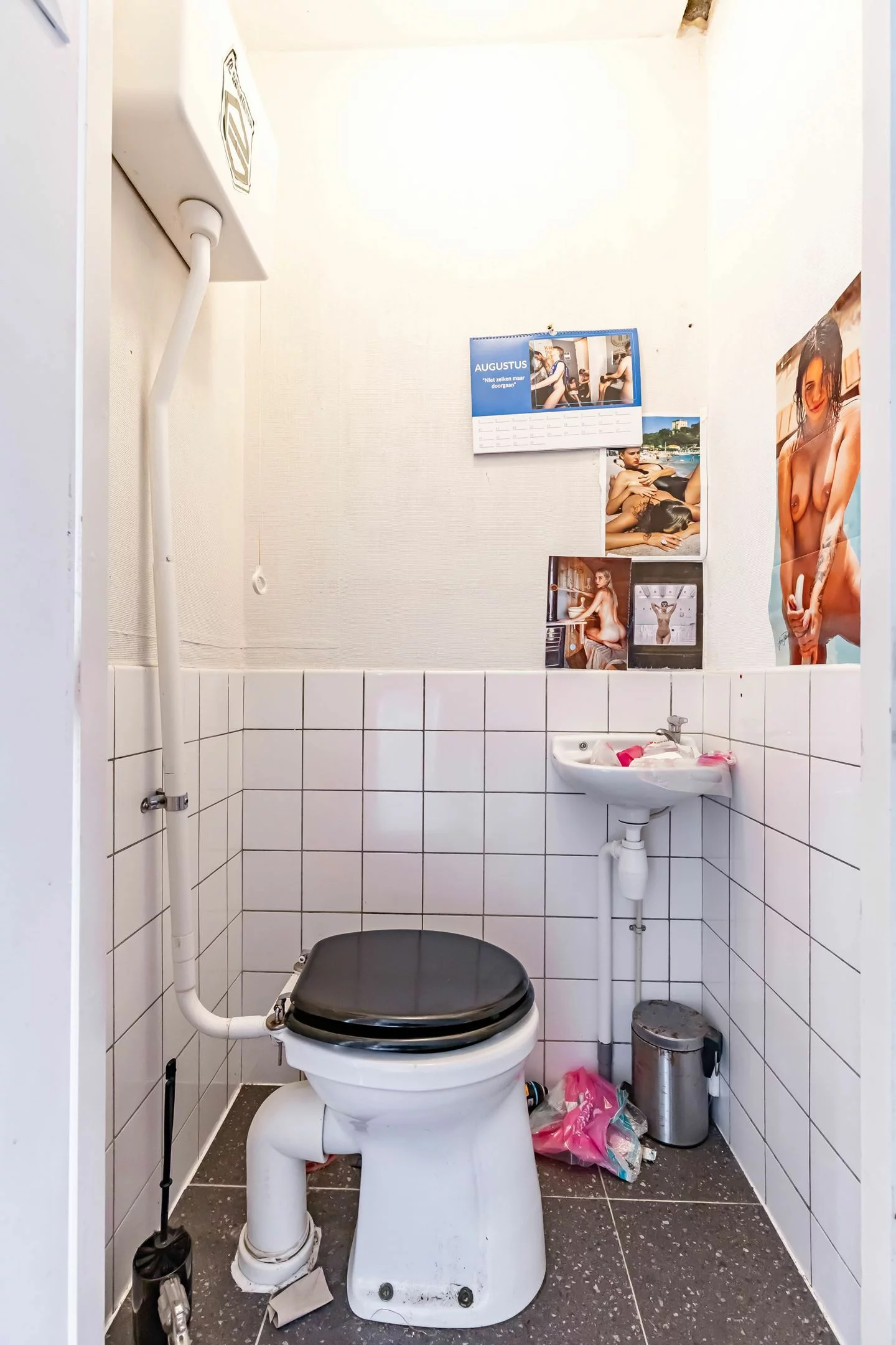 Groningse Funda-woning heeft de pikante foto's nog aan de muur hangen